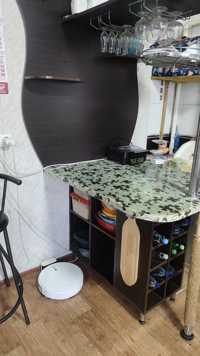 Стойка барная в хорошем состоянии