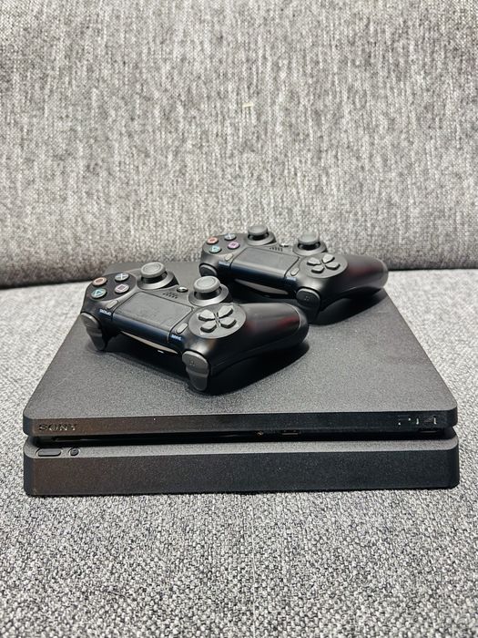 Ps 4 slim 512gb, 2 manete