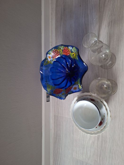 Продам тарелки и стаканы.