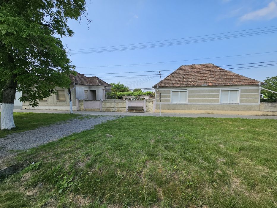 Proprietate deosebită cu 2 case – Comuna Păuliș