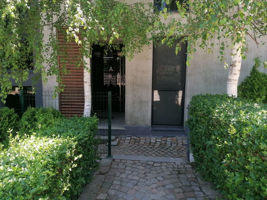 Дава се под наем Тристаен апартамент в к.к. Св.Св. Константин и Елена - 120 кв.м за 700 € - Снимка #2