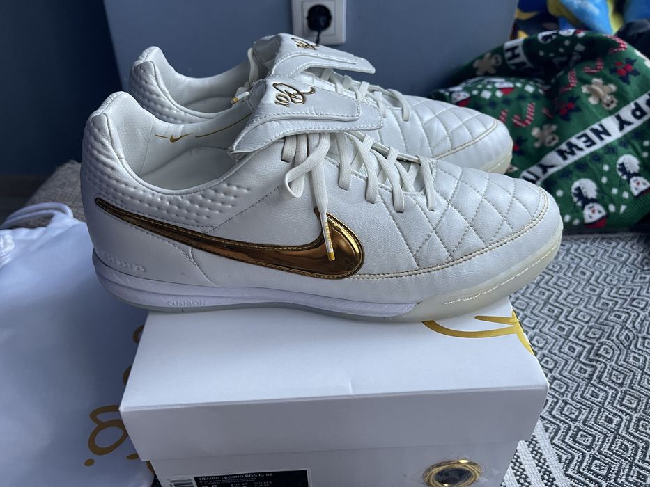 Nike Tiempo Legend Ronaldinho RGN IC SE Touch of Gold Brazil