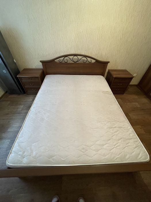 Продам спальный гарнитур