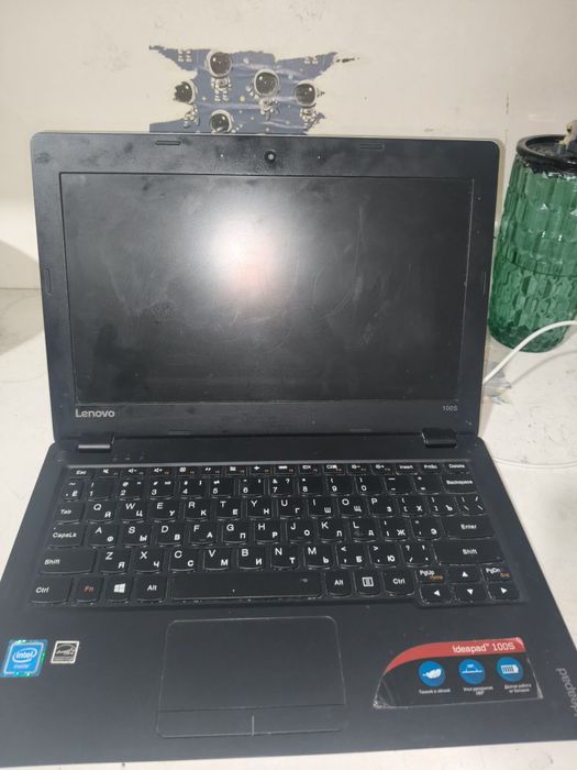 Ноутбук lenova .