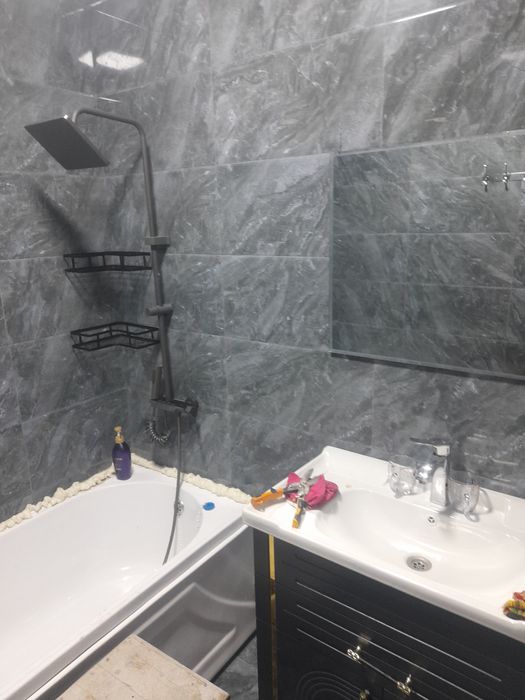 3 xonali kvartira sotiladi