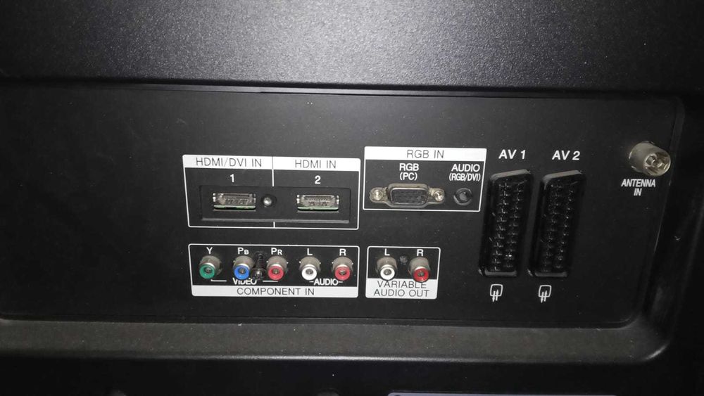 Продам телевизор LG диагональ 94 см. Выключается сам.