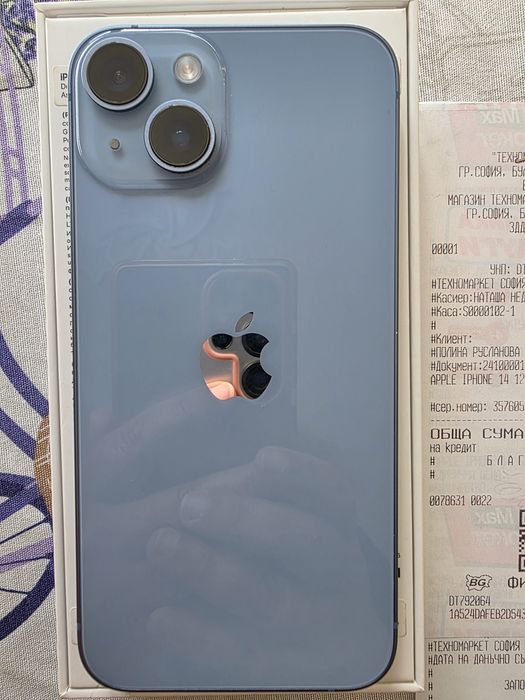 Продавам iPhone 14 с два калъфа SPECK  MAG SAFE