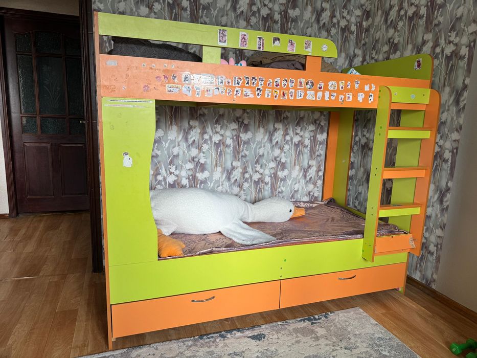 Продам двухъярусную кровать