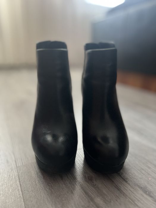 Ботильоны на высоком каблуке,