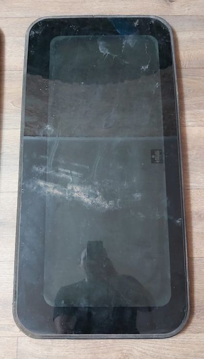 Продам стекло люка на Гольф 3,Венто!