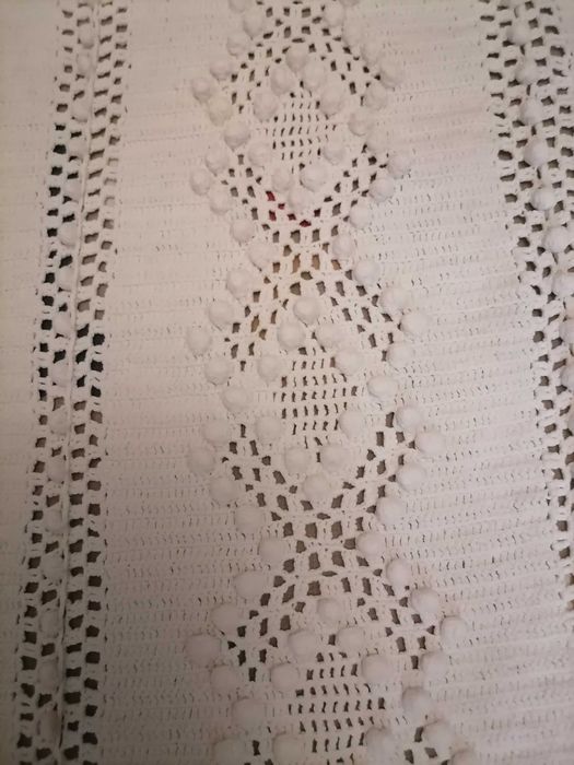 Покривка за легло плетена на една кука