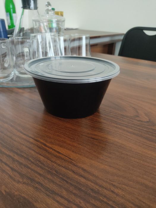 Birmartalik plastmasa idishlar