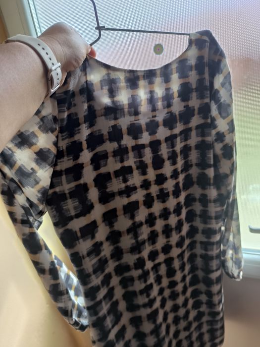 Vând rochii ,material elastic mărimea 40 42