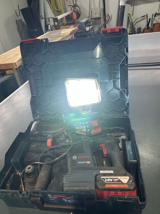 Vand rotopercutor bosch gbh 18v 26 f + proector pe acumulatori