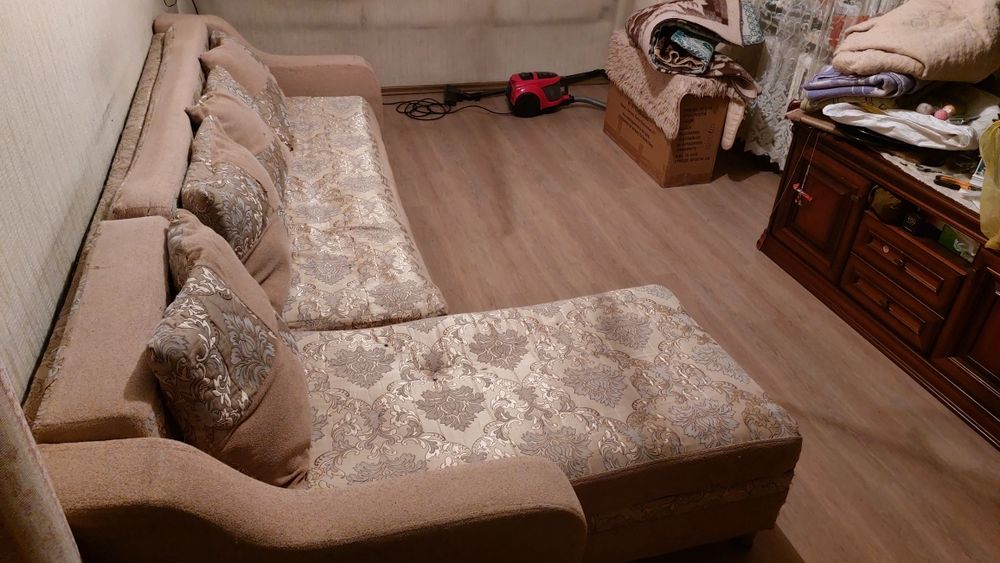 Отдам даром диван, стол