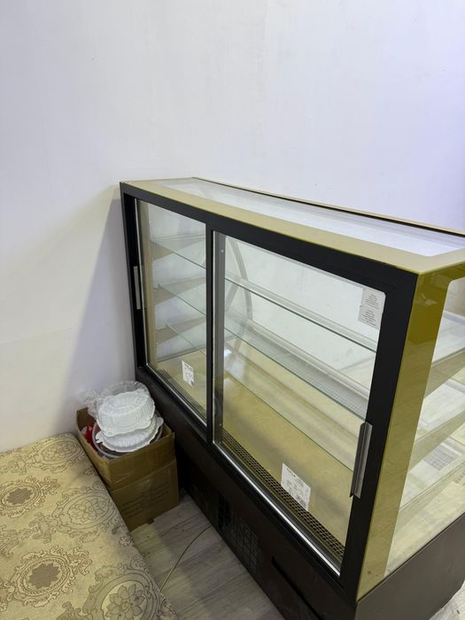 Витринный холодильник