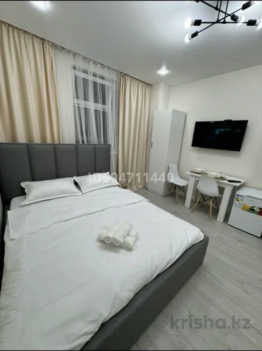 1 комнатная квартира на сутки . Максут Нарикбаева 4