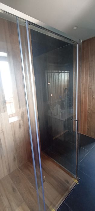 Душевые кабины под заказ 8 мм закалённое стекло