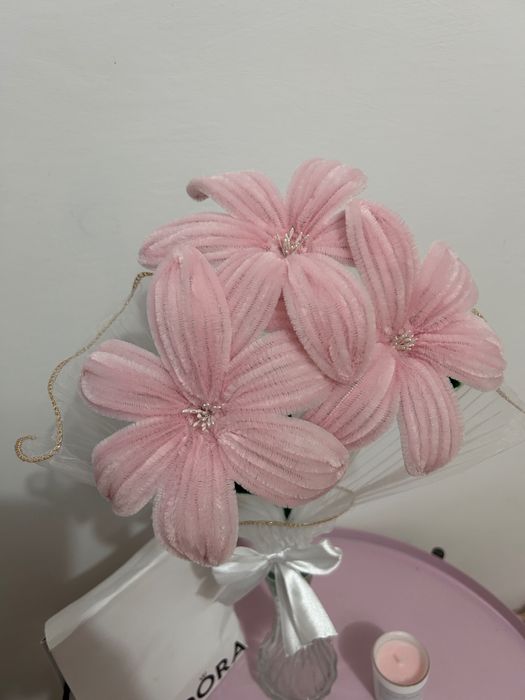 Buchet din sârmă plușată