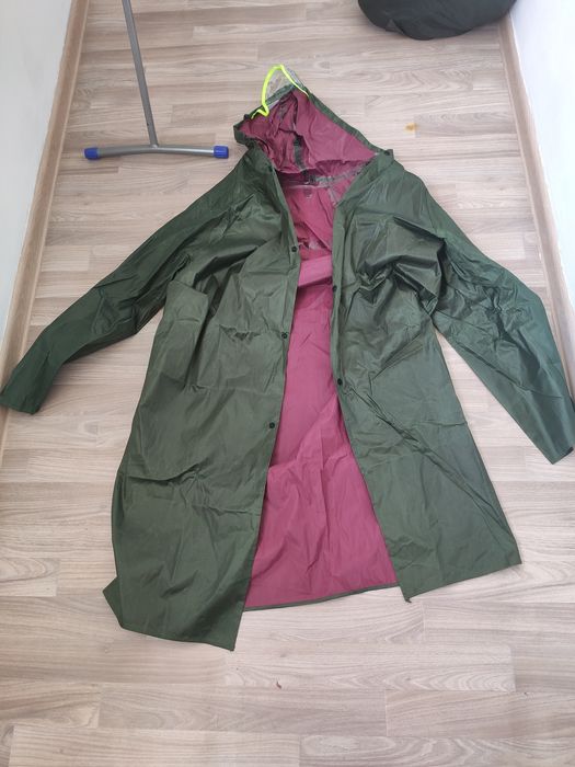 дождевик новый зеленого цвета