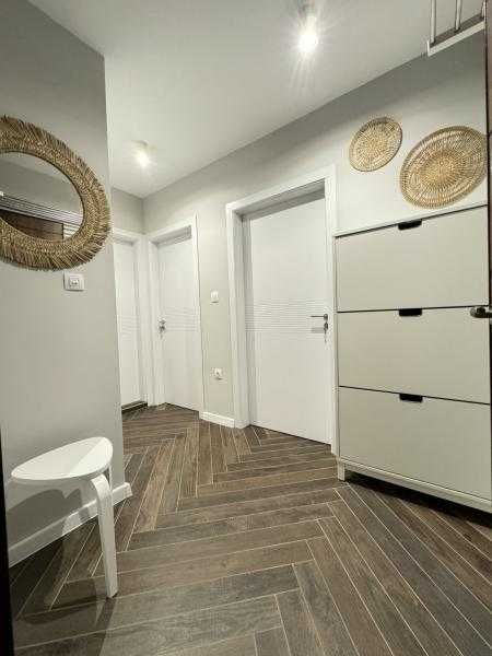 Дава се под наем Двустаен апартамент в Бургас, Славейков - 65 кв.м за 612 € - Снимка #5