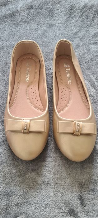 Дамски златисти обувки