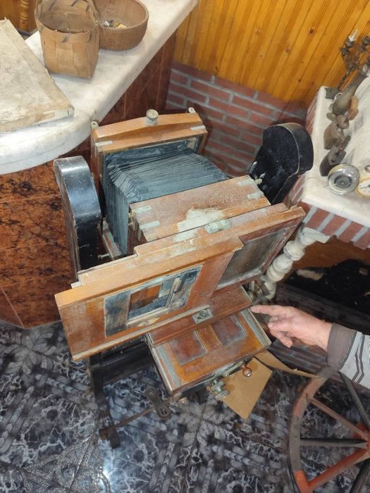 Фотоапарат статив ретро