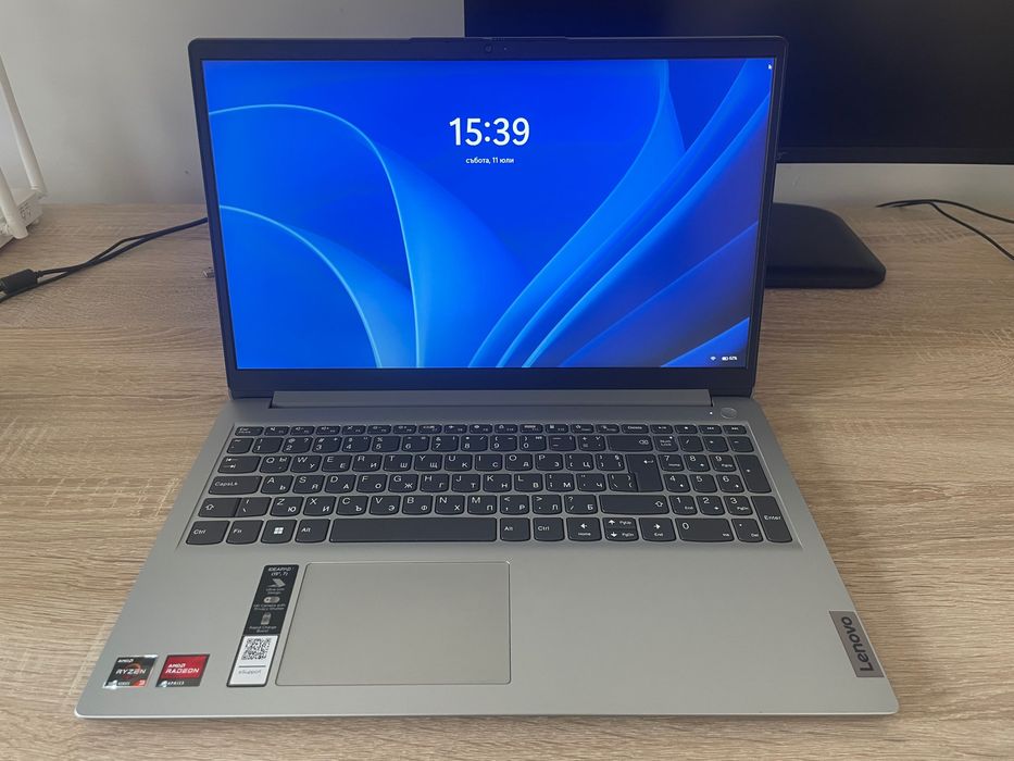 Продавам Лаптоп Леново Ideapad 15 с 1 терабайт памет