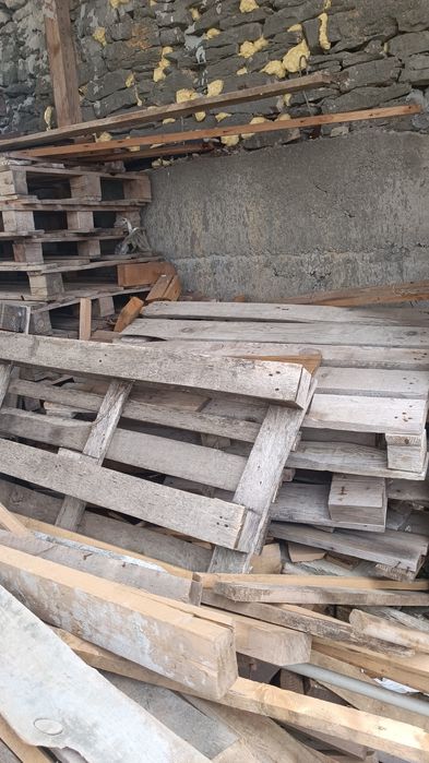 Дървени палети .