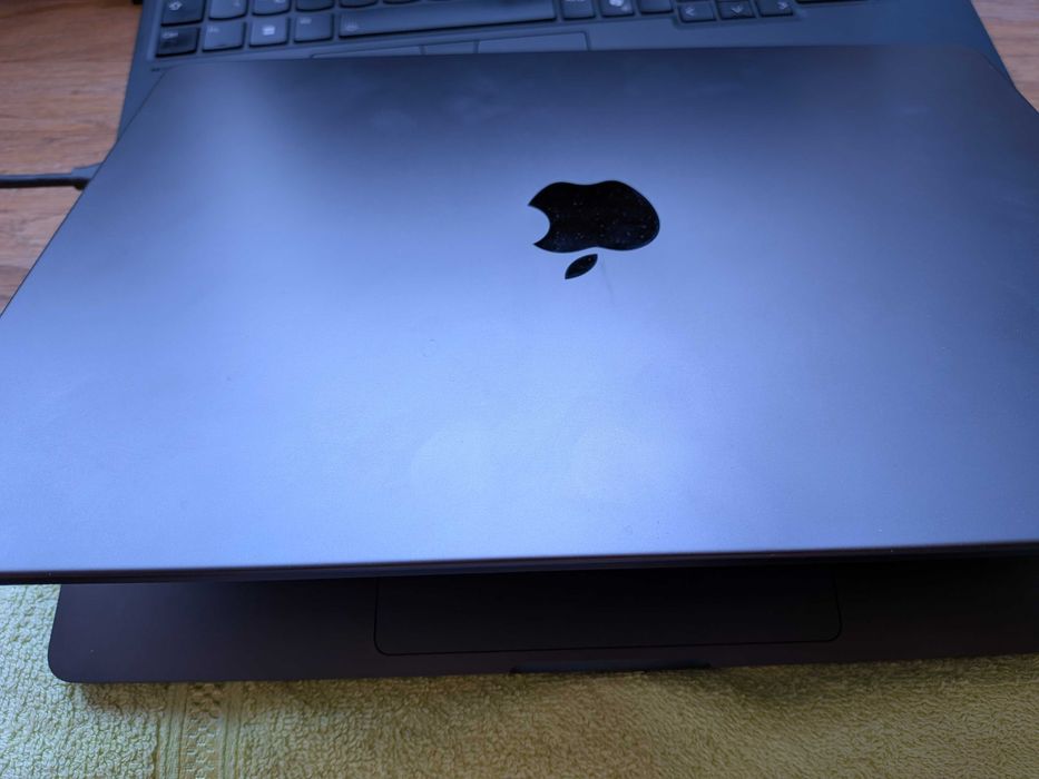 MacBook Pro 14" M5 10-CPU, 10-GPU, 16GB RAM, 512GB SSD В ГАРАНЦИЯ 27/01/2027г