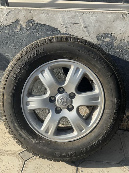 Продам комплект шин с диском