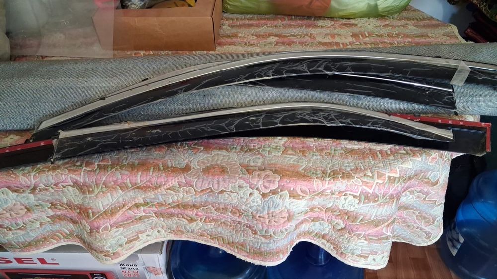 продам ветровики на камри