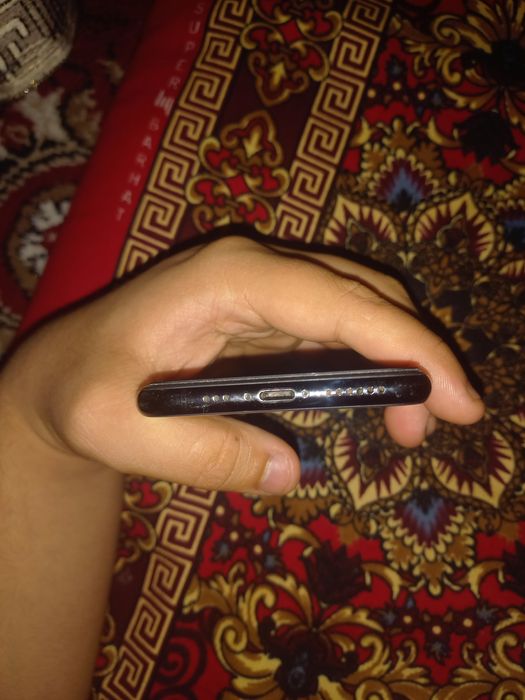 Iphone xs yomkst 77 truton bor fes id ishlamidi orqasi singan tel qlam