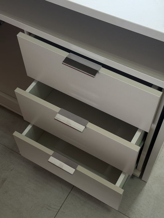 Рабочий стол с тумбой