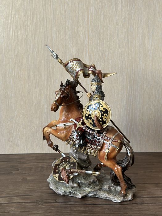 Статуэтка Жеңіс от Empire