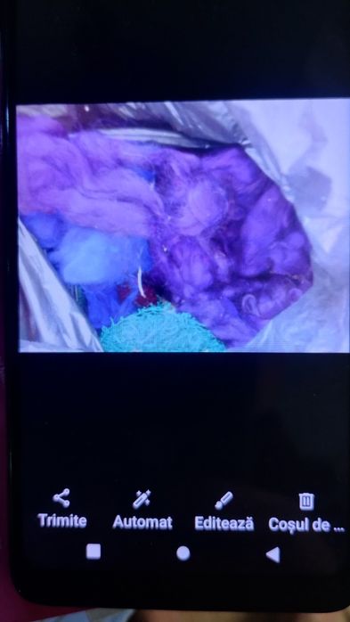 Lâna prelucrată albă și colorata