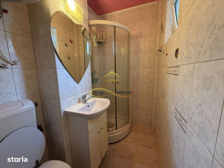 De Închiriat: Apartament 2 Camere semidecomandat, Curte Privată