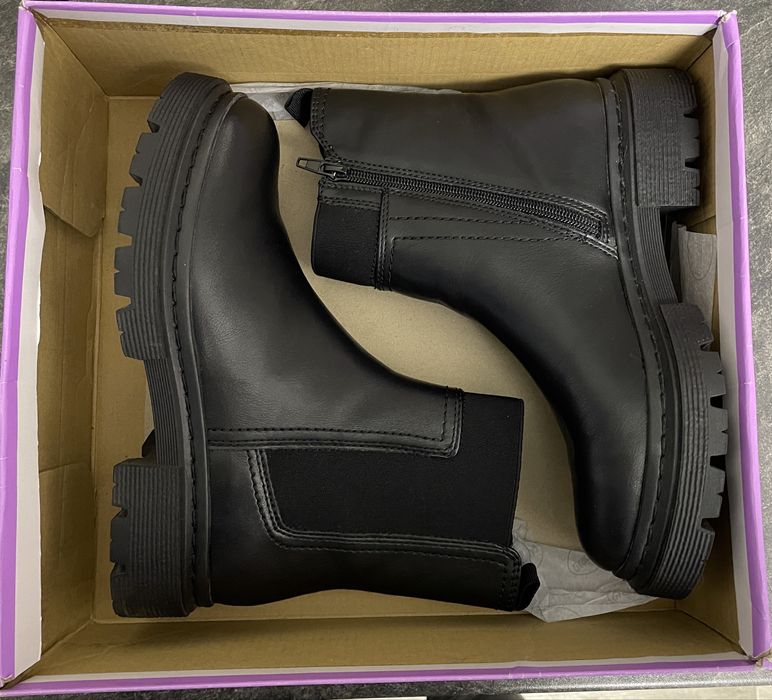 Vand ghete noi dama marimea 37