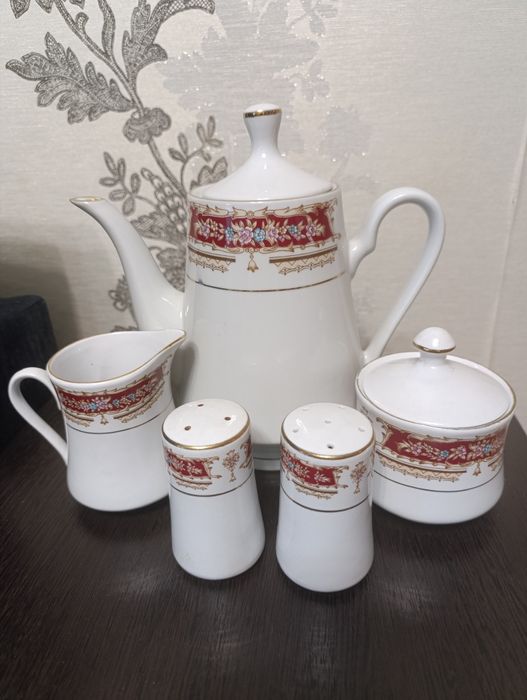 Продам сервиз с супницей