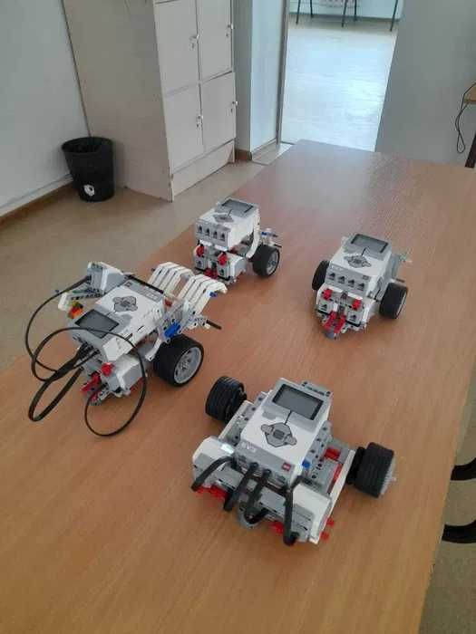 Робот LEGO Mindstorm EV3)
Роботы цельные.
