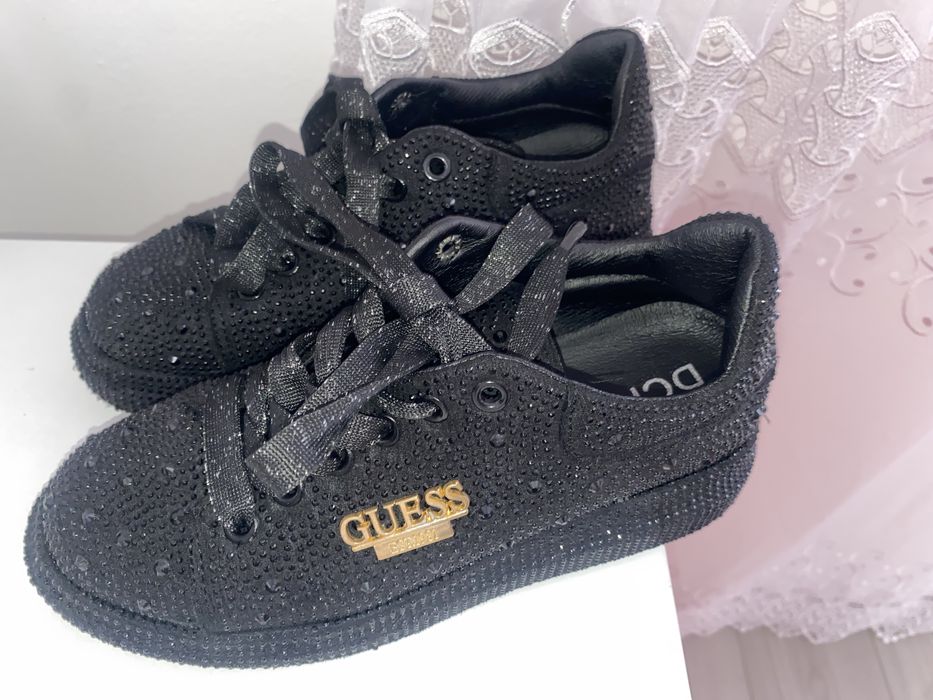 Adidași Guess numărul 37/38