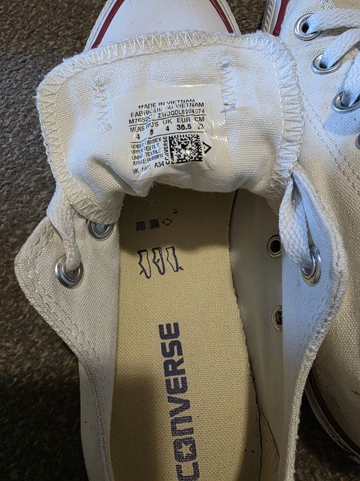 Vând Converse , teniși palladium