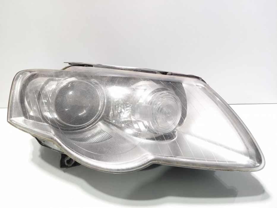 Far dreapta cu lupa si xenon, cod 3C0941752K, VW Passat (3C2), volan pe stanga Volkswagen