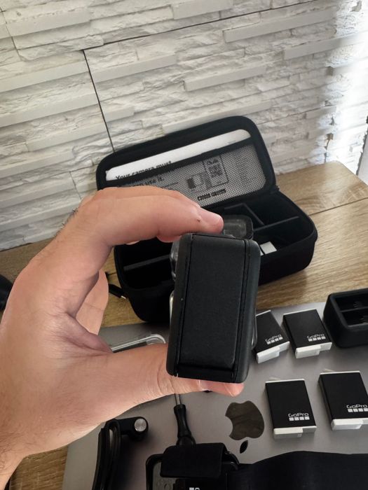 Vand GoPro Hero 11 Black + kit + 4 baterii 100%
