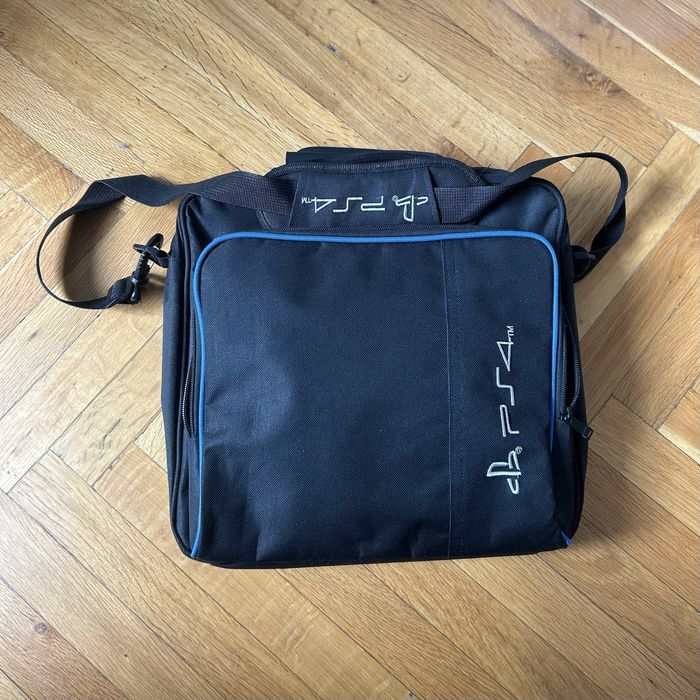 Playstation 4 Slim 1TB, два джойстика, чанта- Перфектен