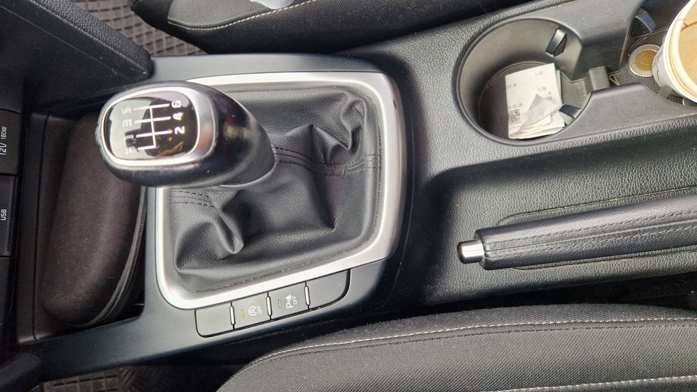 Продавам Киа Ексийт, гаранционен