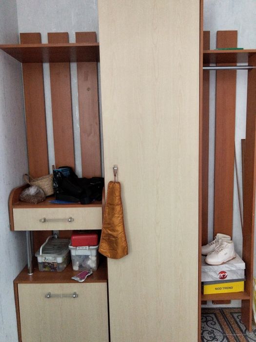 Продается прихожая в коридор