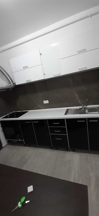 Închiriez apartament cu 2 camere