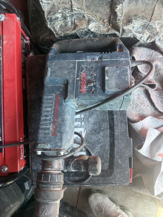 Vand Picamar Bosch GSH 11 E are butonul defect
