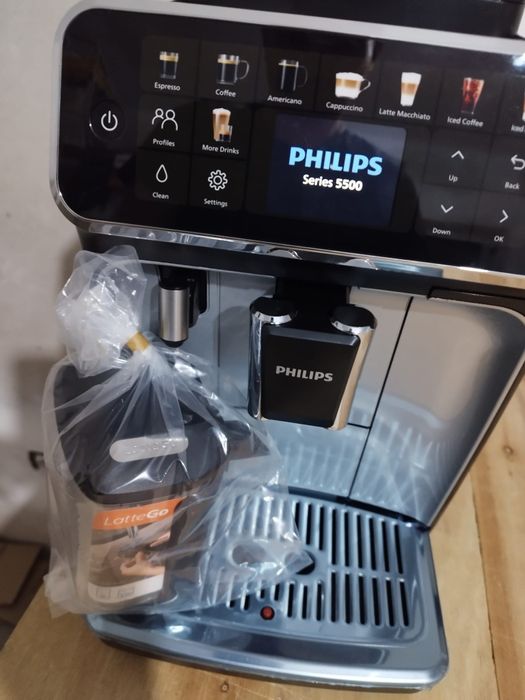Espressor automat Philips seria 5500 LatteGo 20bauturi